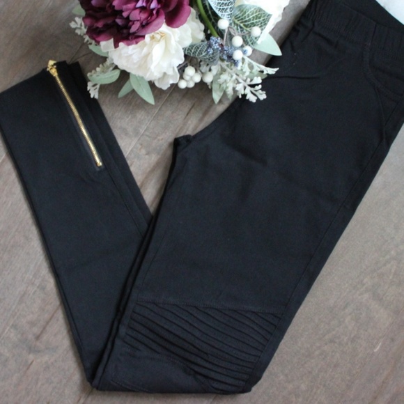 Black Moto Leggings with Ankle Zipper - Picture 5 of 8